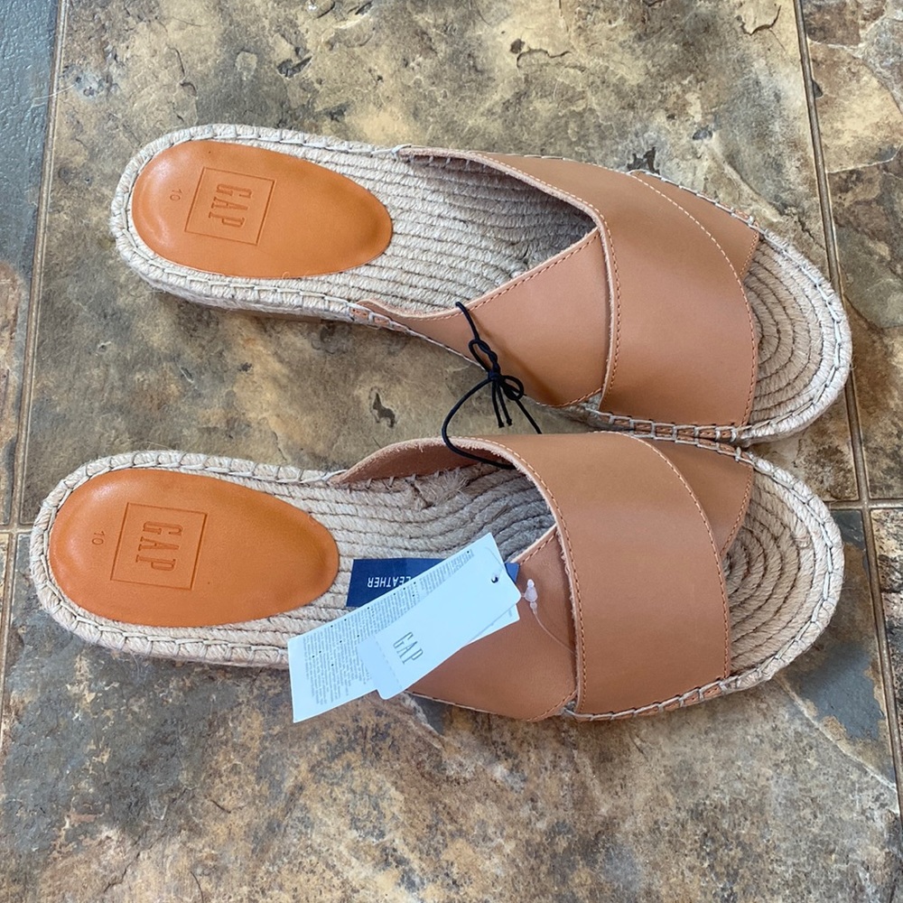 Gap genuine leather tan espadrille sandals size 9-10